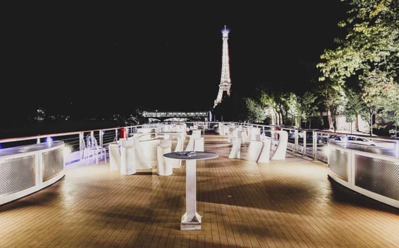 Cruise eiffel view